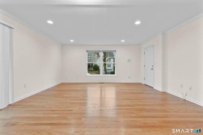 Building Photo - 15 W Main St