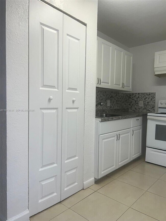 Building Photo - 919 NW 2nd Ave