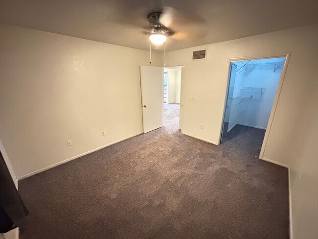 Building Photo - Spacious 1BED/1BATH 2nd floor Condo in La Posada at Summerlin.