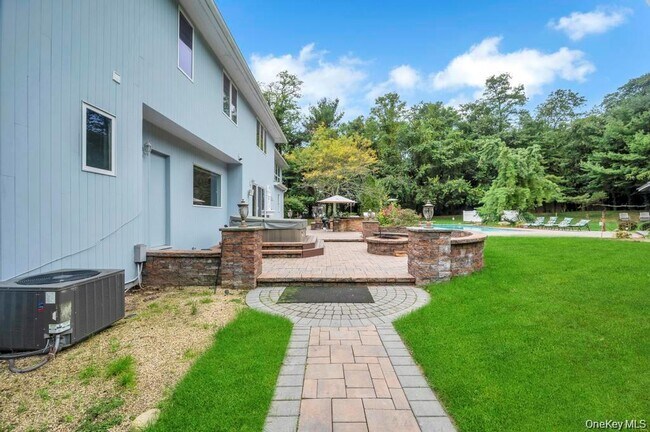 Building Photo - 25 Wildwood Dr