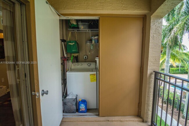 Building Photo - 140 SW 117th Ave