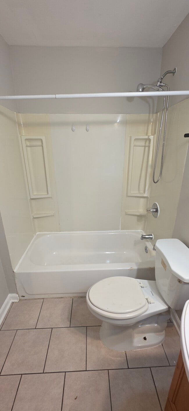 Building Photo - 420 N Montford Ave