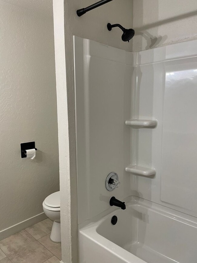 Building Photo - Newly Remodeled 2 Bedroom 1 Bath Duplex-Be The First to Make it Your Home