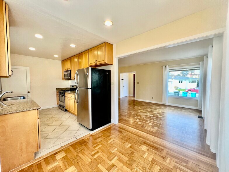 Building Photo - 127 22nd Ave