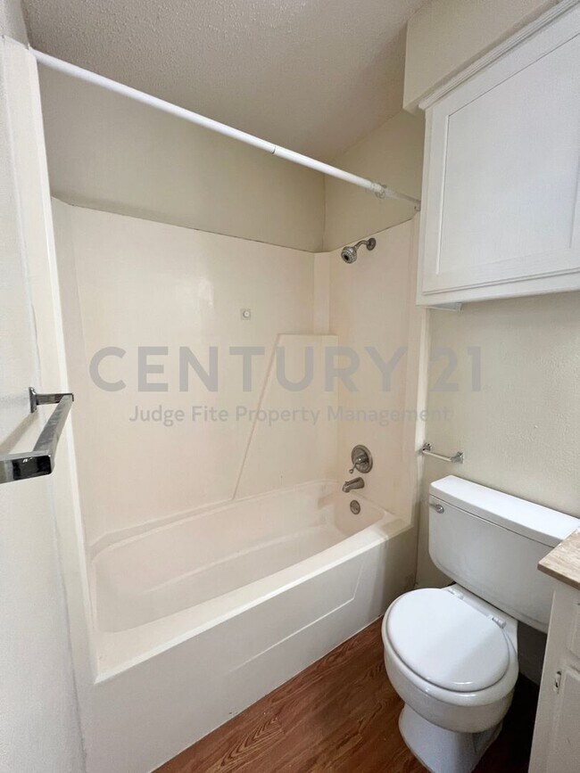 Building Photo - LAST 2 MONTHS RENT FREE!!! Great 2-Story 2/2.5 Condo Close to UNT For Rent!