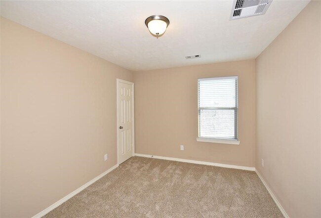 Building Photo - 4050 Calaway Oaks Ln
