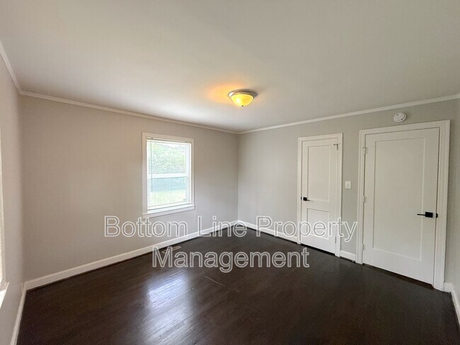 Building Photo - 214 S Gardner Ave
