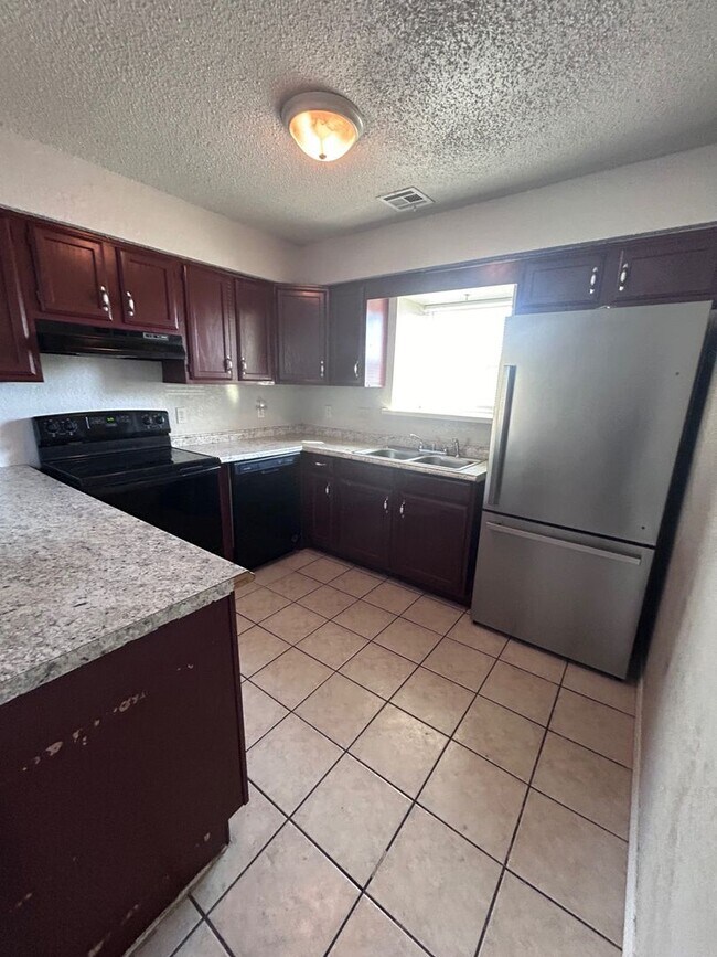 Building Photo - BELOW MARKET RENT!