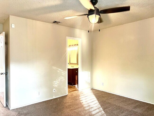 Building Photo - 207 Canoga Park Dr