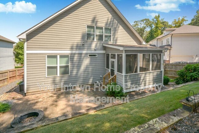 Building Photo - 2938 Silver Hill Terrace SE