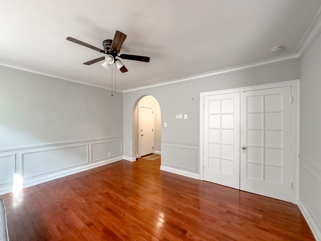 Building Photo - 447 W Surf St