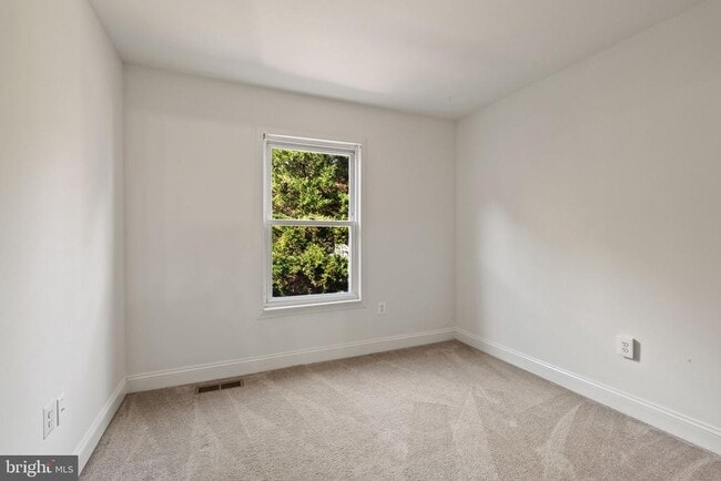 Building Photo - 8914 Shamrock Ct