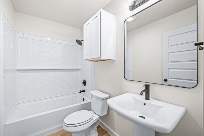 Building Photo - Charming Cottage in Frenship ISD!