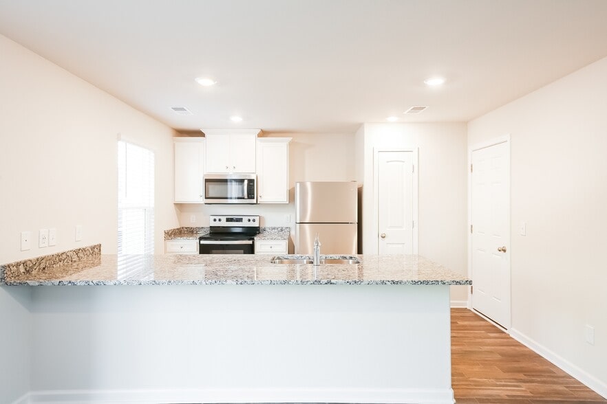 Building Photo - 2149 Southlea Dr
