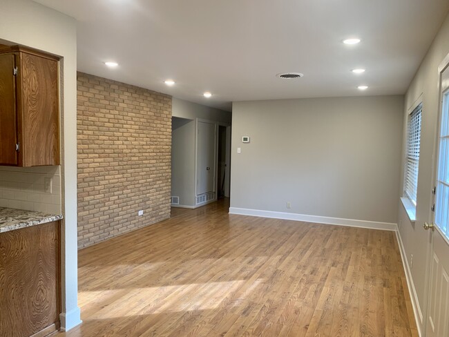 Building Photo - 2304 N Ricketts St