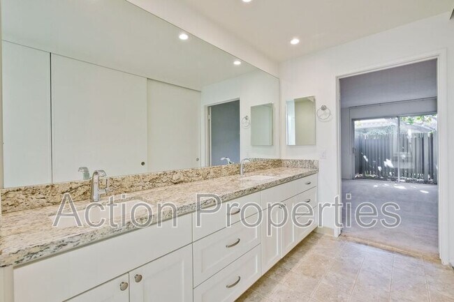 Building Photo - 71 Los Altos Square