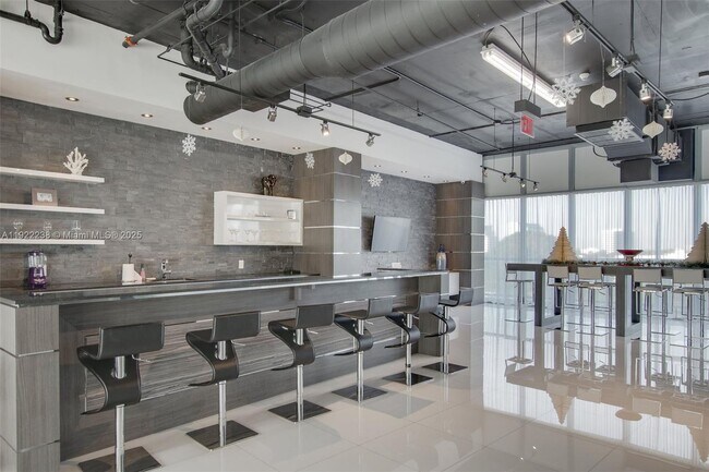 Building Photo - 601 NE 36th St