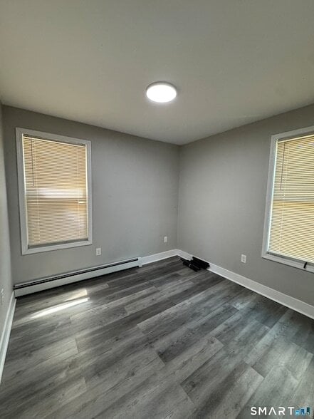 Building Photo - 222 Hallock Ave