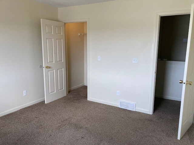 Building Photo - 211 Saratoga Cir