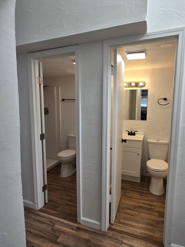 Building Photo - Recently updated 4 bedroom 4 bathroom house in the UNM  North Campus area!