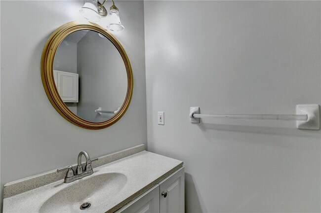Building Photo - 2835 Crestmont Ct