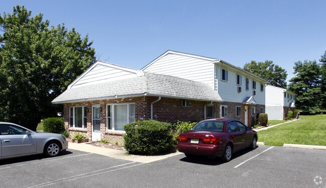 Building Photo - Hampton Manor Apartments