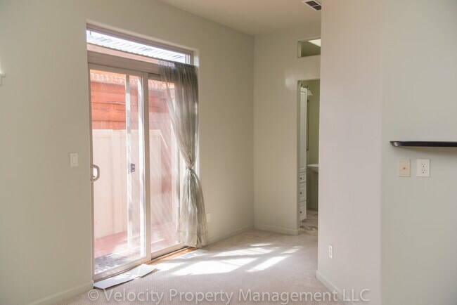 Building Photo - M129
