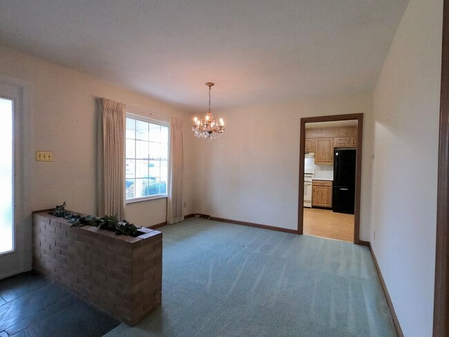 Building Photo - ALL ONE LEVEL IN THE HALLS COMMUNITY! 2 BD...