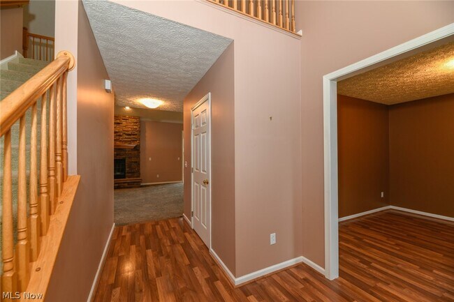 Building Photo - 200 Weatherstone Ct