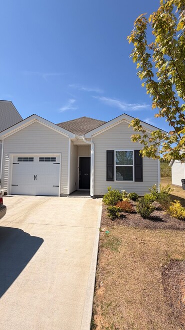Building Photo - 1456 Donhill Dr