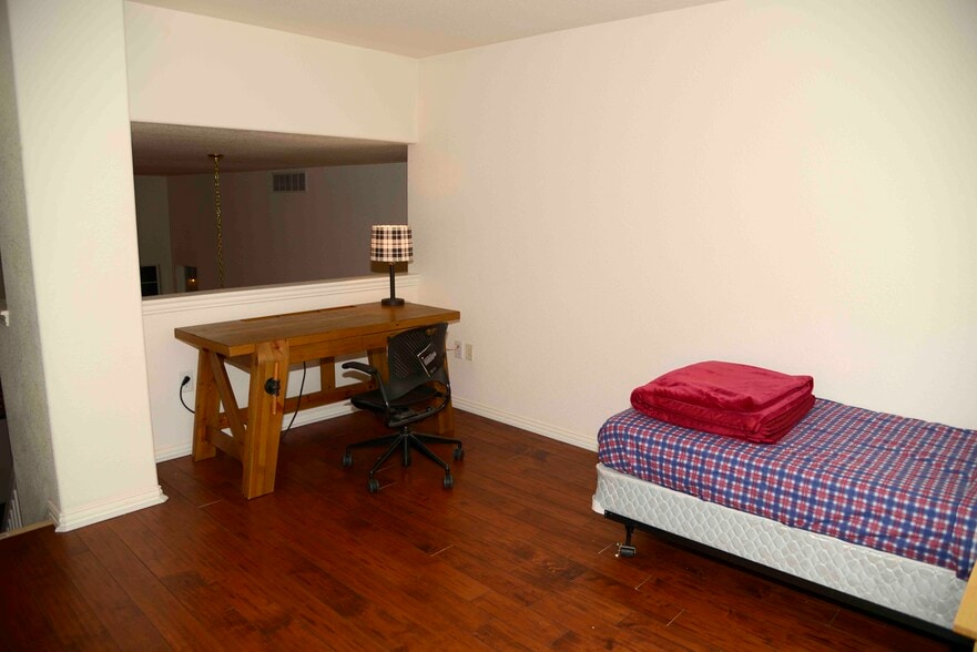 Loft - 648 S Yarrow St
