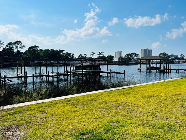 Building Photo - 8623 N Lagoon Dr