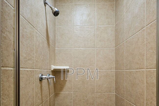 Building Photo - 2609 Thomas Ln