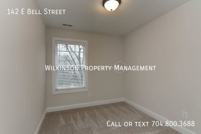 Building Photo - 142 E Bell St