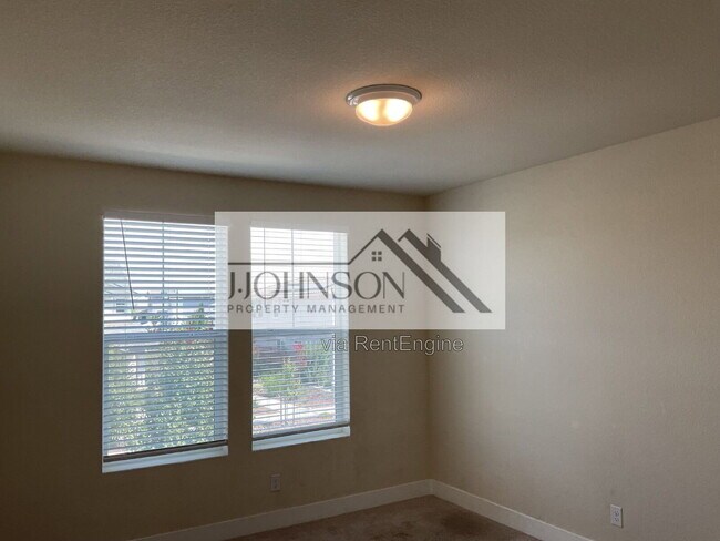 Building Photo - 2250 Mozart Ave