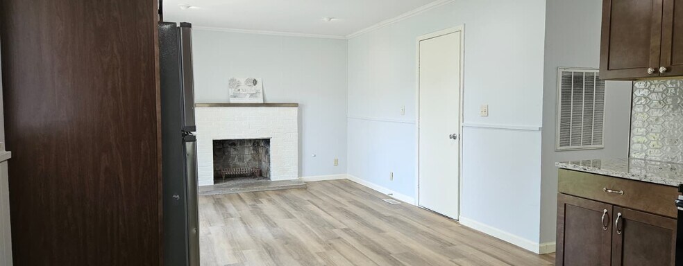 Building Photo - 254 Prince of Wales Dr