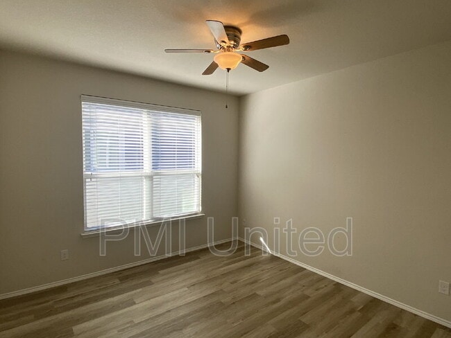 Building Photo - 9145 Blackstone Dr