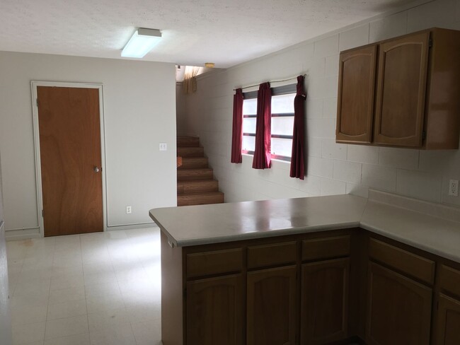 Building Photo - 1703 Puowaina Dr