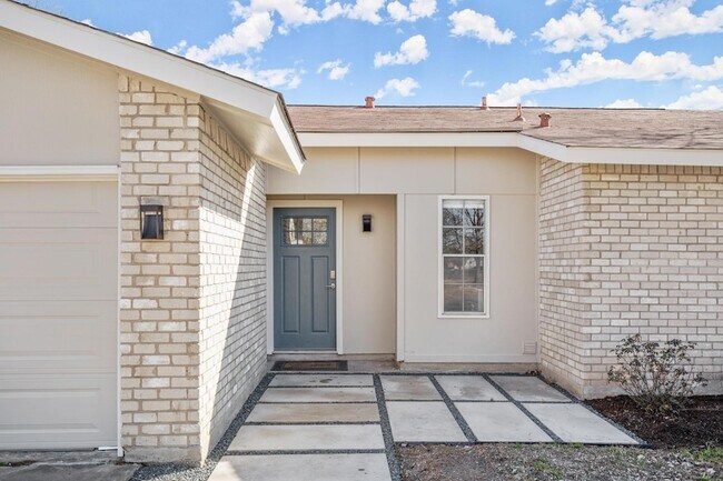 Building Photo - 1611 W Mesa Park Dr