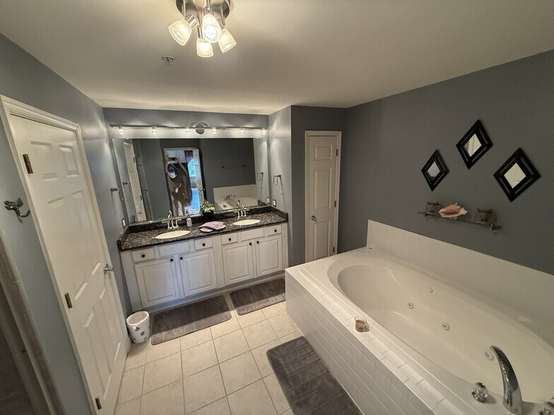 Building Photo - 20374 Blue Point Dr