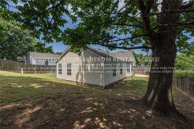 Building Photo - 3085 W Woodridge Dr