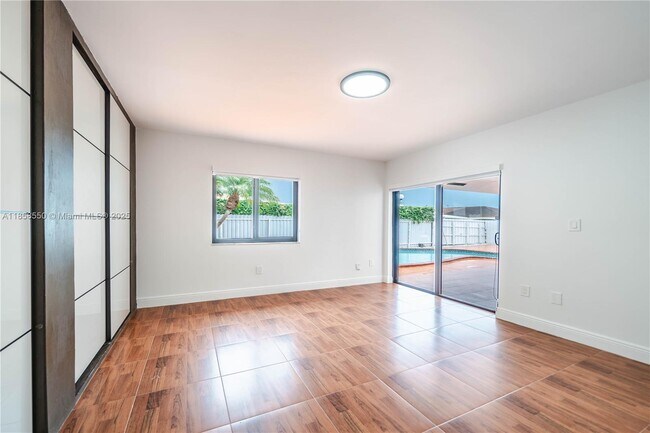 Building Photo - 1001 NW 127th Pl