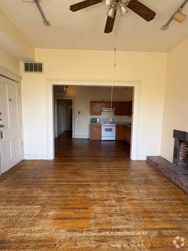 Building Photo - 24 E Mt Vernon Pl