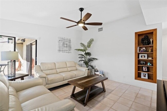 Building Photo - 21 Meadows Dr