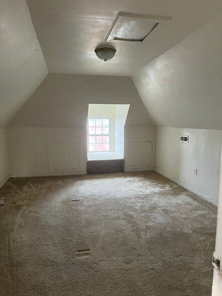 Building Photo - 804 E 26th St