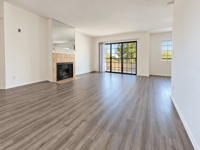 Building Photo - 4454 Coldwater Canyon Ave