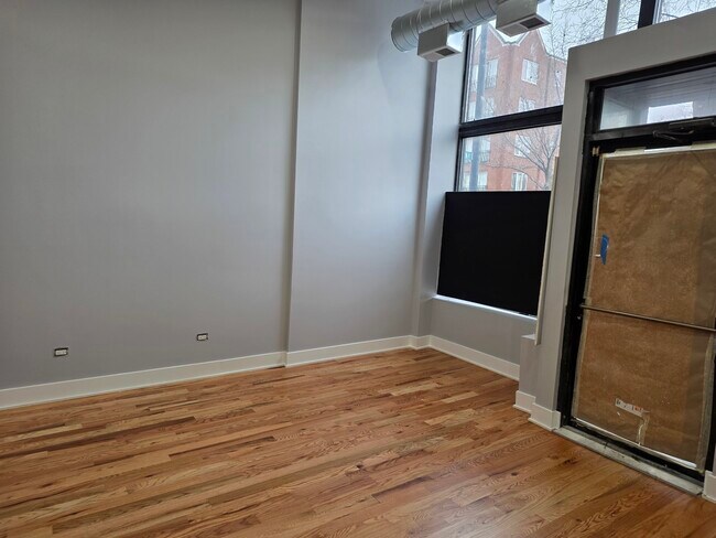 Building Photo - 831 S Western Ave