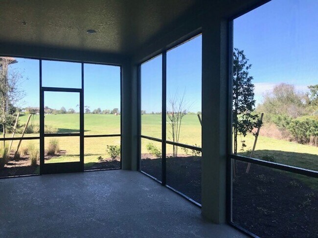 Building Photo - JUST LISTED! -3/2 COACH HOME  - COUNTRY CLUB EAST  - NICE!!