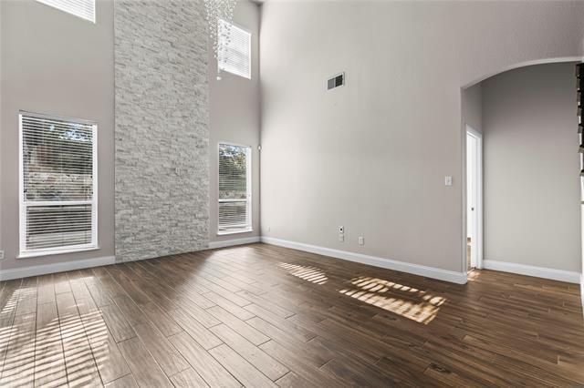 Building Photo - 5517 Greenview Ct