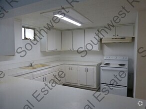 Building Photo - Freshly painted 3 bedroom 2 bath apartment